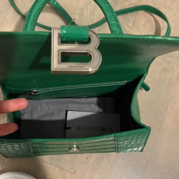 Worn only a few times. In excellent condition. Original box, tag and receipt. - Picture 2 of 3